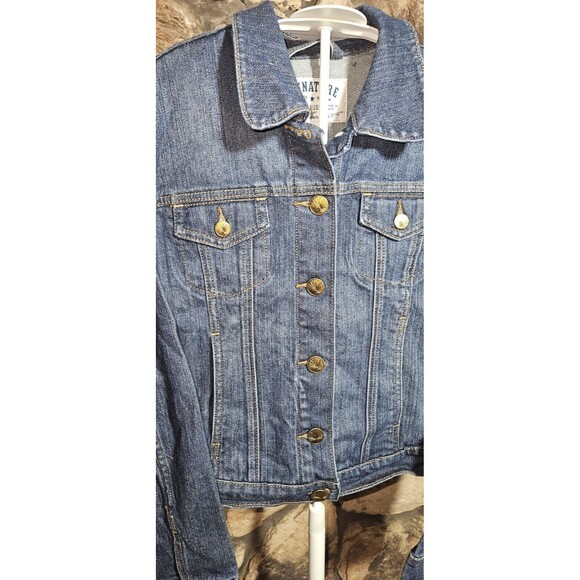 Levis Signature Girls Size Large Jean Jacket Dark Wash Gold Buttons - Picture 4 of 6